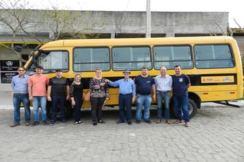 Prefeitura de Paraíso do Sul recebe dois novos ônibus escolares