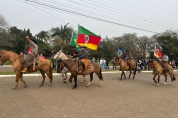 Desfile Cívico Tradicionalista em Paraíso do Sul reúne grande público e destaca a cultura local