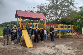 Momento Inaugural da Revitalização da Pracinha e Cercamento do Pátio Escolar” que faz parte do Projeto “Sala de Aula ao Ar Livre