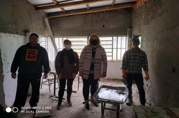 Obras estão sendo realizadas na Escola Municipal Alfredo Schlesner