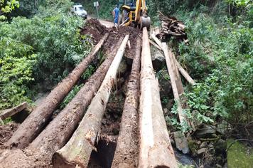 A Secretaria de Obras e Trânsito de Paraíso do Sul tem realizado diversos trabalhos de manutenção e reconstrução de pontes no município.