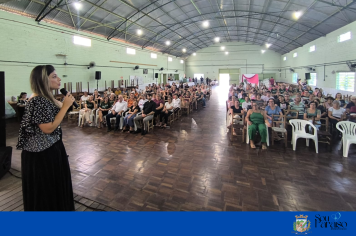 Palestra/show é realizada em comemoração ao Dia da Mulher 