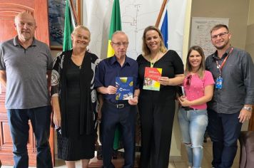 Prefeito recebe a visita de representantes do SEBRAE-RS para convite para Sala do Empreendedor