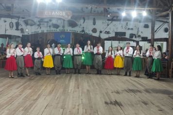 Grupo de danças Juvenil do CRAS participa da Ronda da APAE no CTG Tropeiros da Lealdade