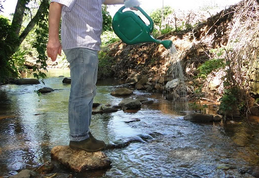Aplicação do BTI contra o mosquito borrachudo 