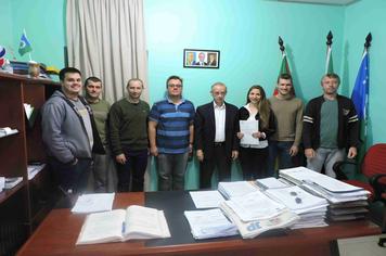 Prefeito Artur dá posse à nova servidora