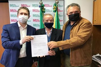 Prefeito visita gabinete dos Deputados Estaduais