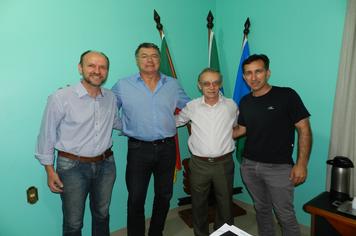 Empresário visita Prefeito Artur Ludwig e anuncia investimentos em Paraíso do Sul