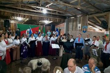 Coral Municipal realizou apresentação no CTG Amigos do Rio Grande
