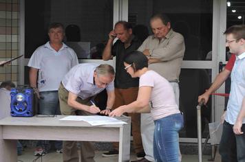 Prefeito de Paraíso do Sul assina escritura de compra de Sede própria