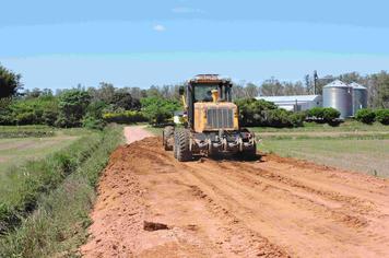 Colocação de tubos e aterro na Localidade de Capão Grande
