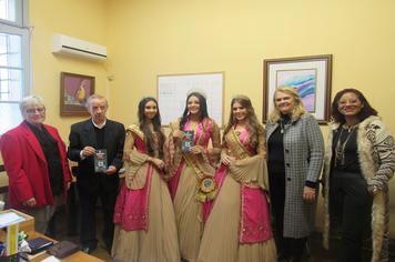 Corte de soberanas em visita a Cachoeira do Sul