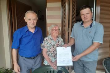 Voto de Congratulações é entregue e Paraisense mais idosa.