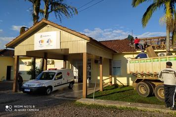 Troca do telhado da Secretaria de Saúde está sendo realizada