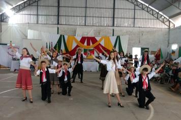 Grupo de Dança Juvenil se apresenta em Agudo