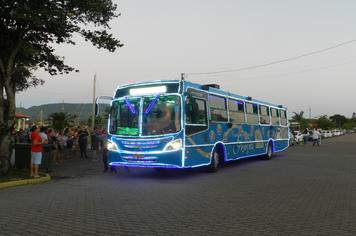 Ônibus Natalino anima comunidade paraisense