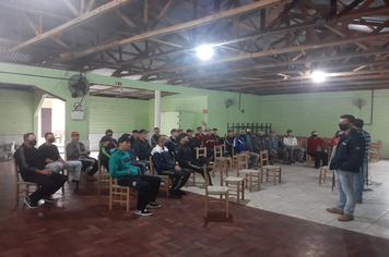 Curso sobre herbicidas hormonais é ministrado aos agricultores do município