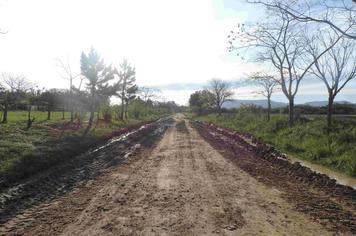 Estrada da Contenda recebe patrolamento e cascalhamento