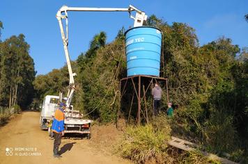 Prefeitura realiza a instalação de reservatório de água em localidade do interior