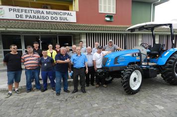 Paraíso do Sul recebe Trator Agrícola