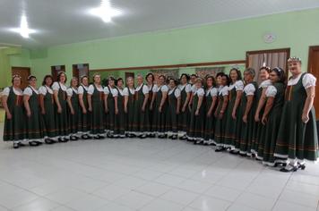 Grupo da Terceira Idade do CRAS se apresenta em Encontro Sênior de Danças em Agudo