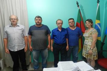 Administração Municipal paraisense concede reposição e aumento real nos vencimentos, e reajusta vale-alimentação do funcionalismo