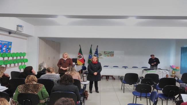 Profissionais da Educação paraisense participam de Formação