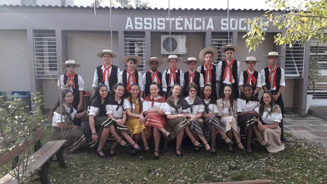 Grupo de Dança Juvenil se apresenta em Novo Cabrais