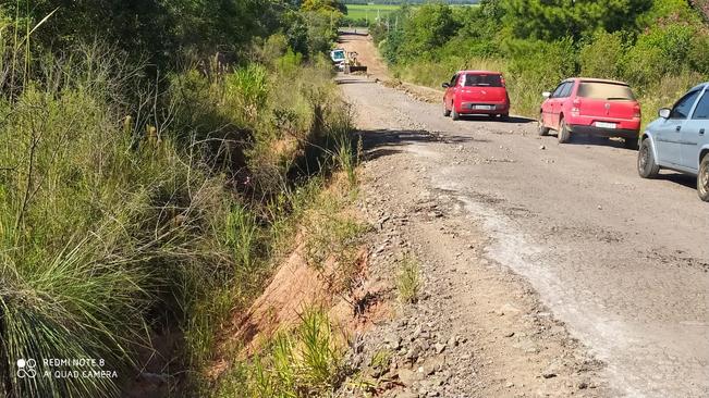 Prefeitura realizará recapeamento de estradas no município.