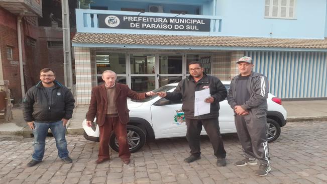 Fazenda recebe Automóvel Kwid 0km