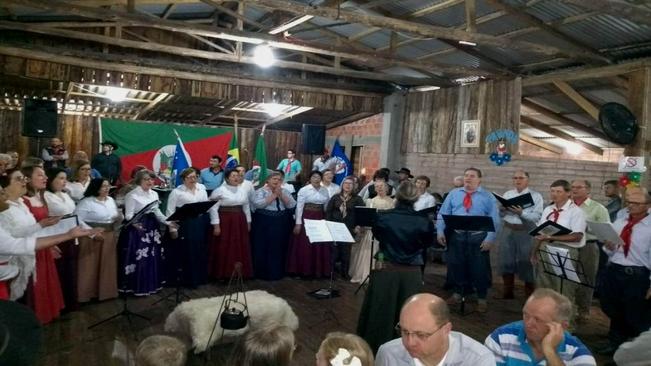 Coral Municipal realizou apresentação no CTG Amigos do Rio Grande