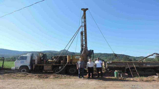 Água de poço artesiano na ETA aflorou com 150 metros