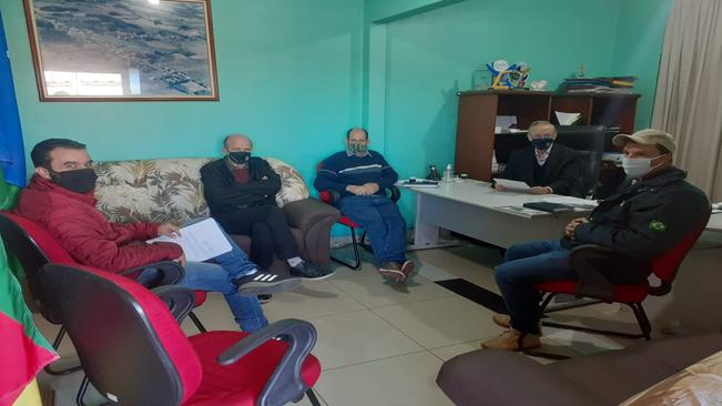 Secretaria de Agricultura e Pecuária e Emater trabalham na criação do Programa de Incentivo a Bovinocultura Leiteira no município