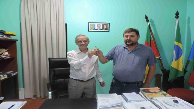 Ato de transmissão de Cargo ocorreu na Prefeitura Municipal nesta sexta-feira, 11