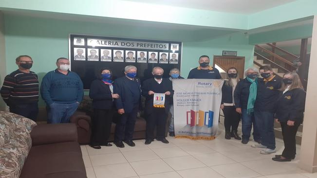 Prefeito Artur recebe visita oficial do Casal Governador do Ano Rotário 2020/21