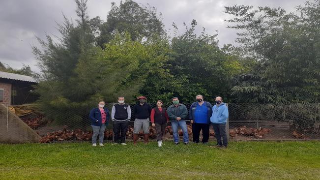 Prefeitura e Emater promovem visita á Granja Avícula Agudense