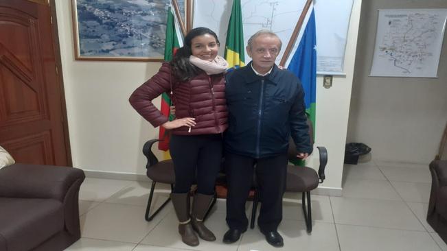 Prefeito recebe Miss Paraíso do Sul Latina