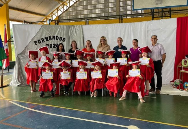 Formatura da Educação Infantil na Escola Municipal de Ensino Fundamental Carlos Altermann