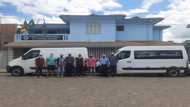 Prefeitura adquire 2 Vans 0Km