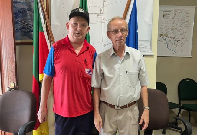 Visita de cortesia do radialista Leomar Müller da Rádio Agudo