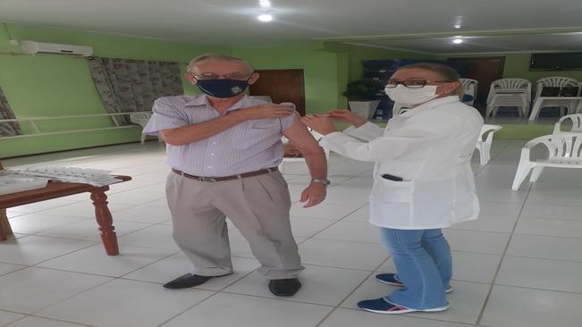 Prefeito de Paraíso do Sul recebeu primeira dose da vacina nesta manhã