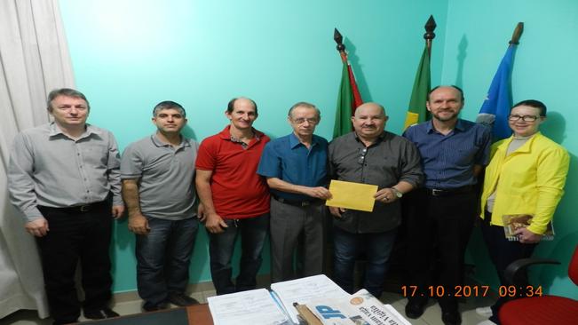 Assessor de Deputado Federal visita Prefeito Artur Ludwig