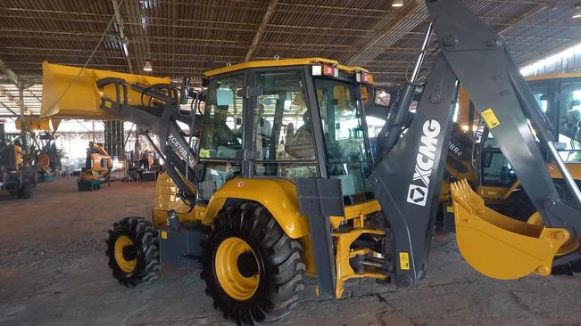 Paraíso do Sul recebe nova Retroescavadeira