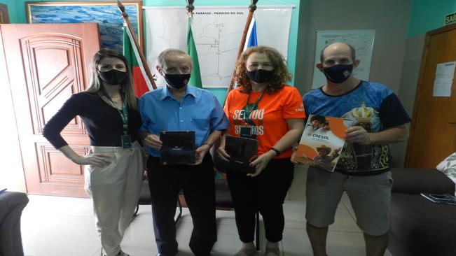 Prefeito recebe visita de cortesia da Equipe Cresol