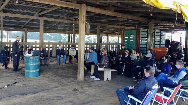 Prefeitura e EMATER realizam reunião com produtores de leite