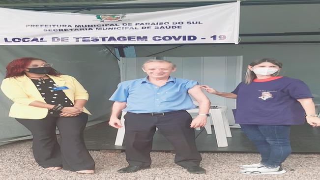 Prefeito completa esquema vacinal